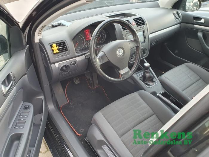 Volkswagen Golf V 1.6 FSI 16V Skrotfordon (2007, ZWART)