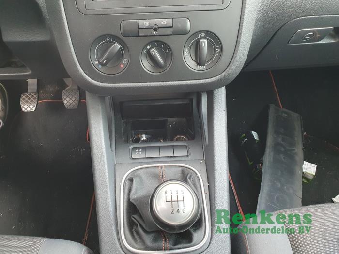 Volkswagen Golf V 1.6 FSI 16V Skrotfordon (2007, ZWART)