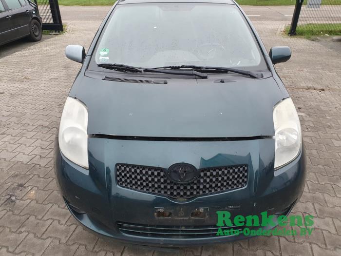 Toyota Yaris II 1.0 12V VVT-i Épave (2007, Vert)