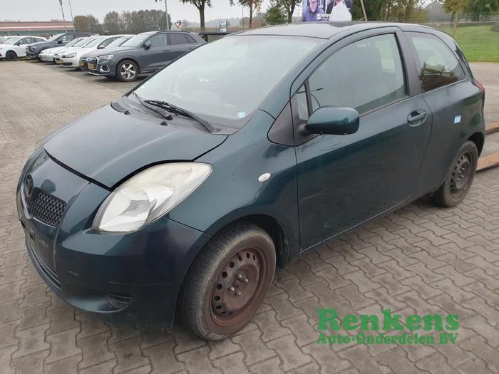 Toyota Yaris II 1.0 12V VVT-i Épave (2007, Vert)