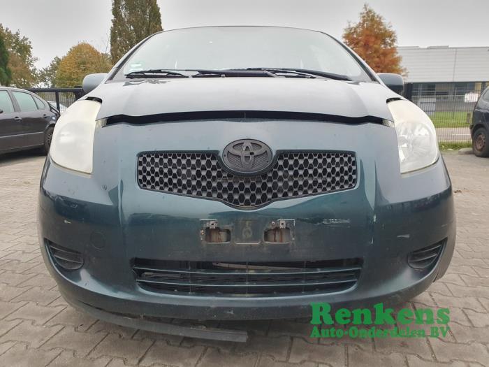 Toyota Yaris II 1.0 12V VVT-i Épave (2007, Vert)