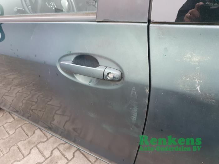 Toyota Yaris II 1.0 12V VVT-i Épave (2007, Vert)