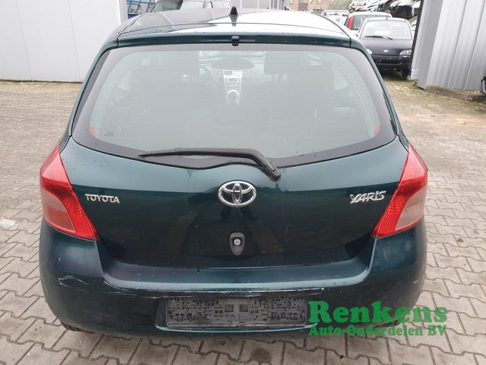 Toyota Yaris II 1.0 12V VVT-i Épave (2007, Vert)