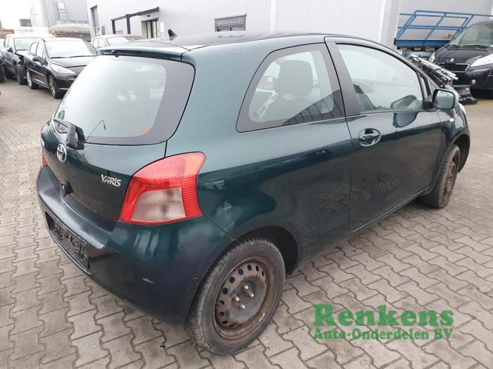 Toyota Yaris II 1.0 12V VVT-i Épave (2007, Vert)