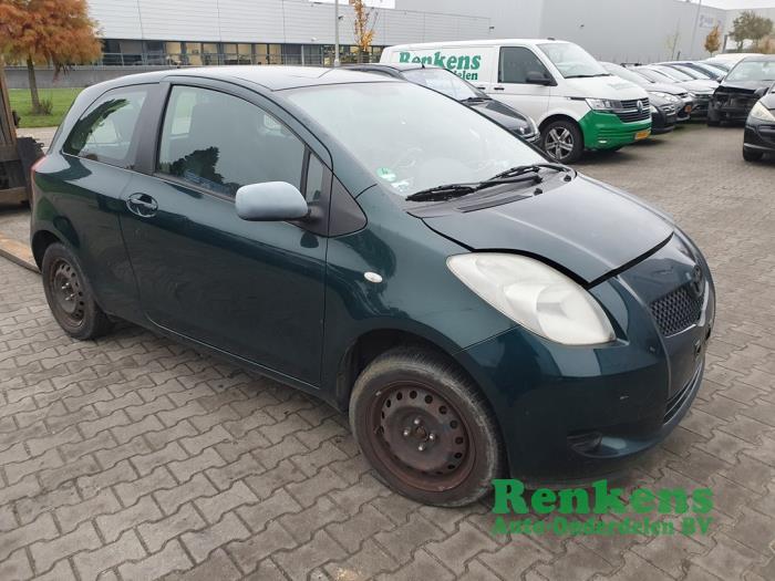 Toyota Yaris II 1.0 12V VVT-i Épave (2007, Vert)