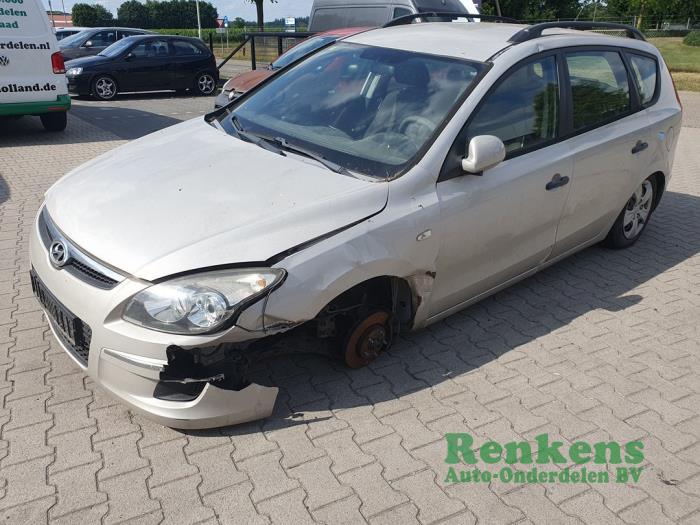 Hyundai i30 Crosswagon 1.4 CVVT 16V Skrotfordon (2009, METALLIC BEIGE)