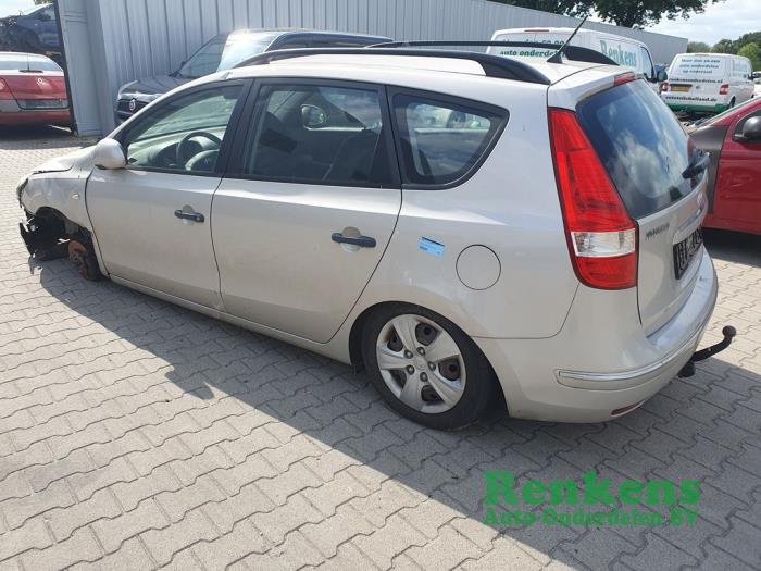 Hyundai i30 Crosswagon 1.4 CVVT 16V Skrotfordon (2009, METALLIC BEIGE)