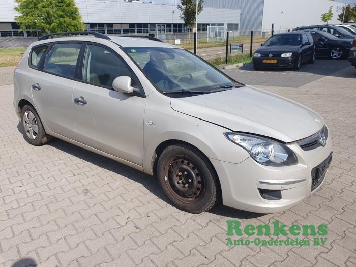 Hyundai i30 Crosswagon 1.4 CVVT 16V Skrotfordon (2009, METALLIC BEIGE)