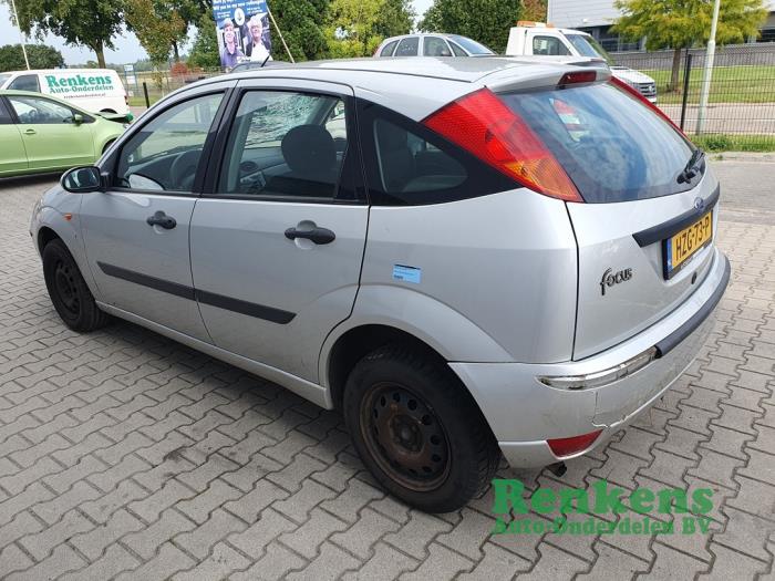 Ford Focus 1 1.6 16V Skrotfordon (2002, ZILVER)