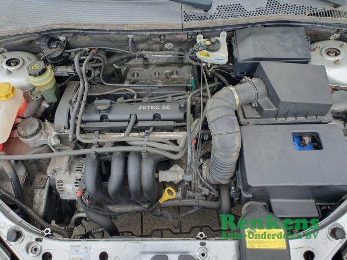 Ford Focus 1 1.6 16V Skrotfordon (2002, ZILVER)