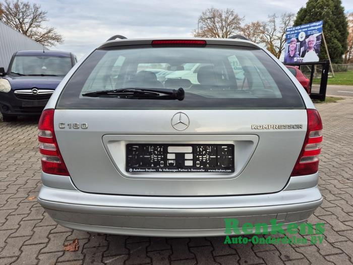 Mercedes C Combi 1.8 C-180K 16V Schadevoertuig (2006, Zilver)