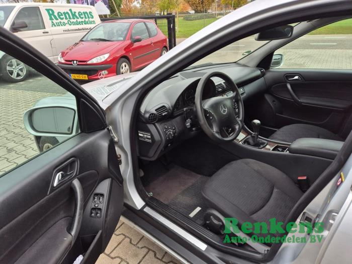 Mercedes C Combi 1.8 C-180K 16V Schadevoertuig (2006, Zilver)