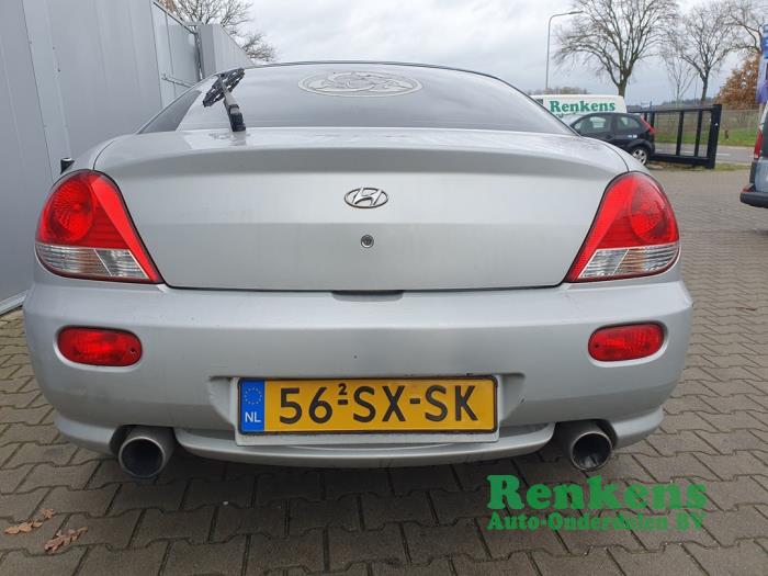 Hyundai Coupe 2.0i 16V CVVT Skrotfordon (2006, ZILVER)