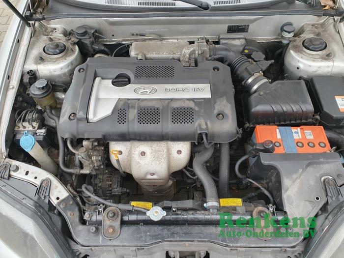 Hyundai Coupe 2.0i 16V CVVT Skrotfordon (2006, ZILVER)