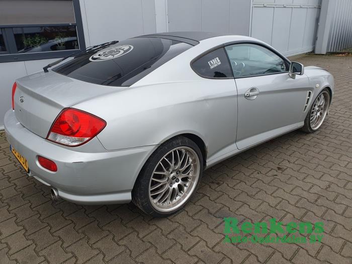 Hyundai Coupe 2.0i 16V CVVT Skrotfordon (2006, ZILVER)
