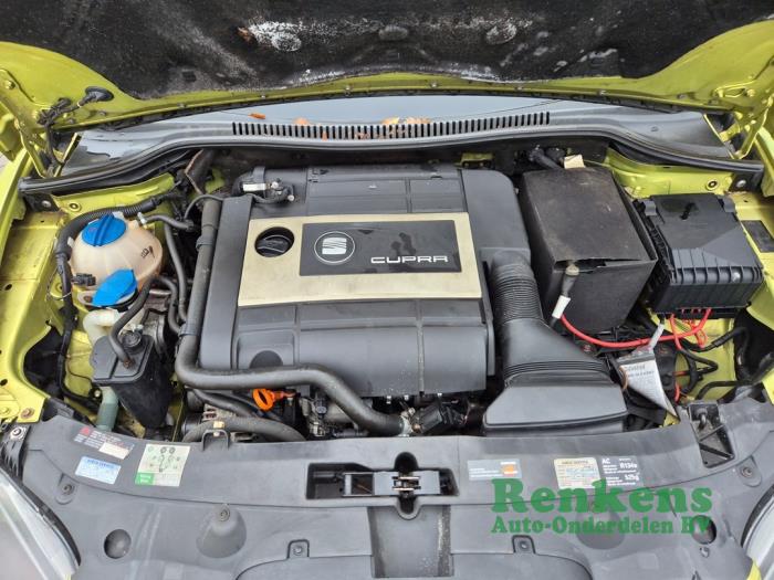 Seat Leon 2.0 TFSI Cupra 16V Samochód złomowany (2008, Zólty)