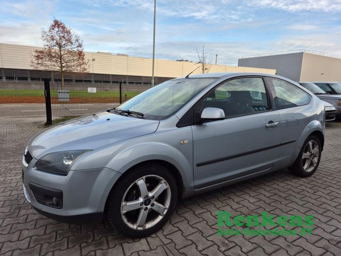 Ford Focus 2 1.6 TDCi 16V 110 Skrotfordon (2005, GRIJS)