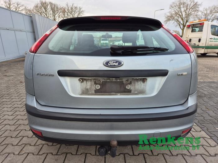 Ford Focus 2 1.6 TDCi 16V 110 Skrotfordon (2005, GRIJS)