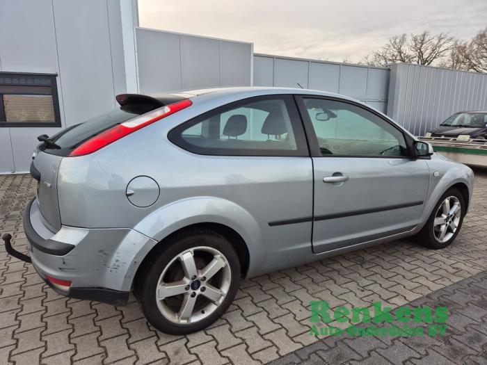 Ford Focus 2 1.6 TDCi 16V 110 Skrotfordon (2005, GRIJS)