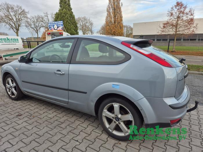 Ford Focus 2 1.6 TDCi 16V 110 Skrotfordon (2005, GRIJS)
