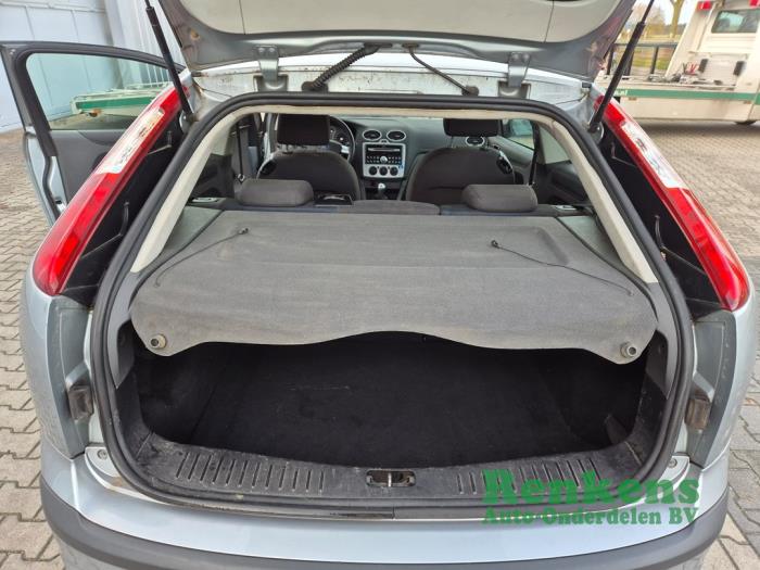 Ford Focus 2 1.6 TDCi 16V 110 Skrotfordon (2005, GRIJS)