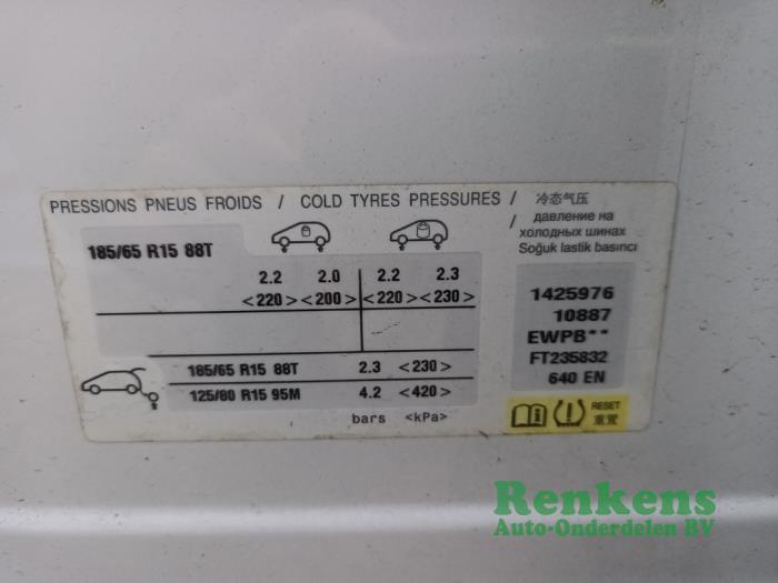 Peugeot 208 I 1.2 Vti 12V PureTech 82 Sloopvoertuig (2015, Wit)