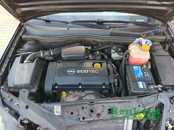 Opel Astra H SW 1.6 16V Twinport Skrotfordon (2005, ZWART)