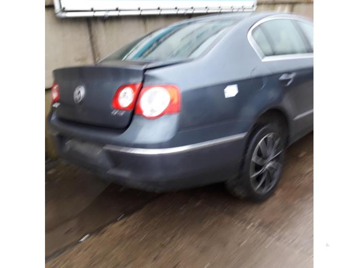 Volkswagen Passat Skrotfordon (2009, GRIJS)