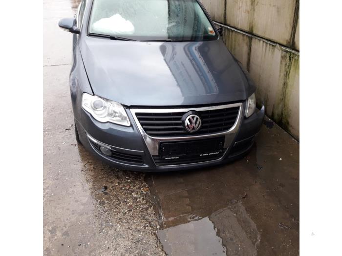 Volkswagen Passat Skrotfordon (2009, GRIJS)