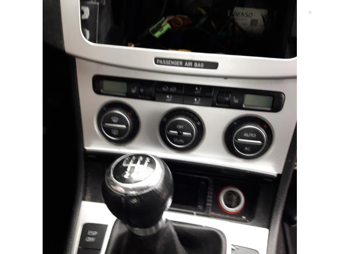 Volkswagen Passat Skrotfordon (2009, GRIJS)