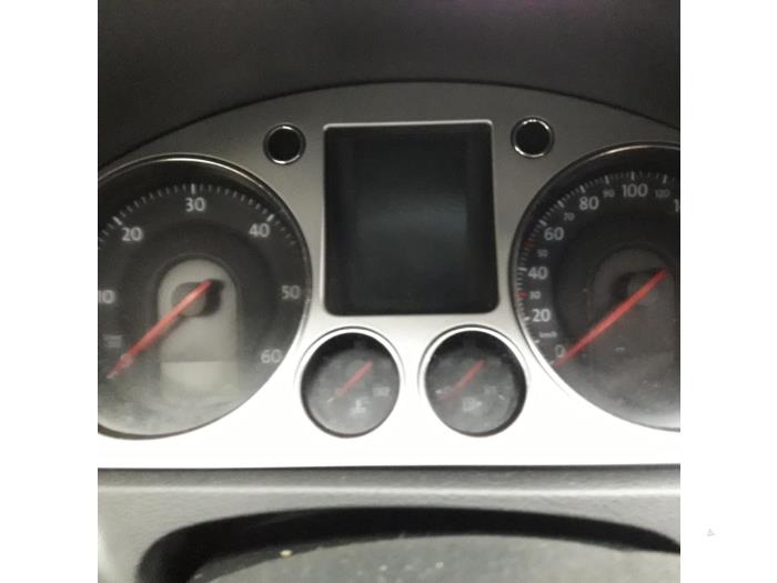 Volkswagen Passat Skrotfordon (2009, GRIJS)