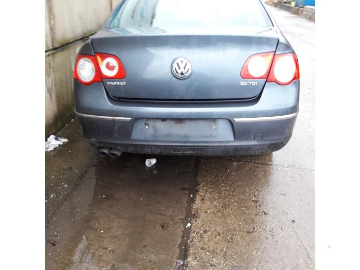Volkswagen Passat Skrotfordon (2009, GRIJS)