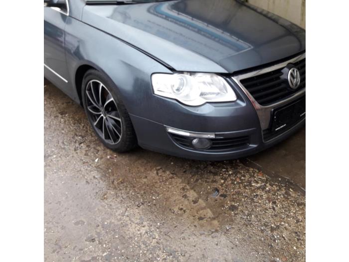 Volkswagen Passat Skrotfordon (2009, GRIJS)