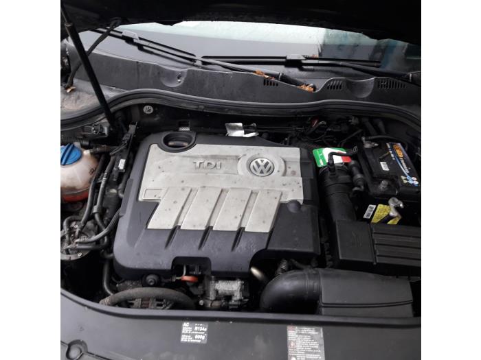 Volkswagen Passat Skrotfordon (2009, GRIJS)