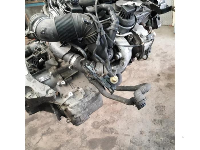 Volkswagen Passat Skrotfordon (2009, GRIJS)