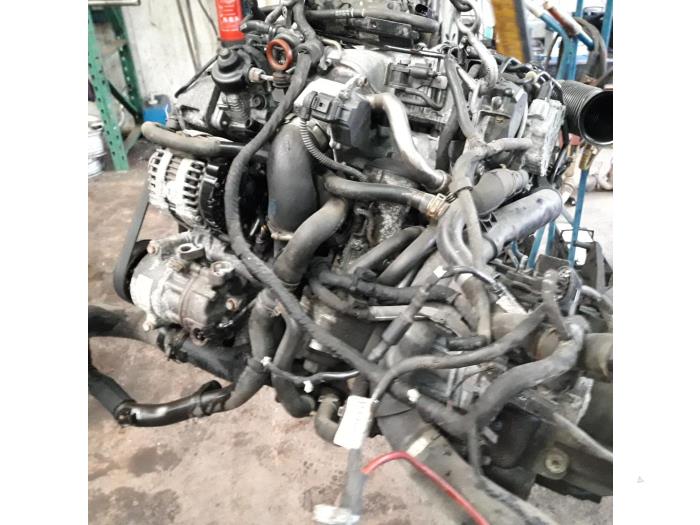 Volkswagen Passat Skrotfordon (2009, GRIJS)