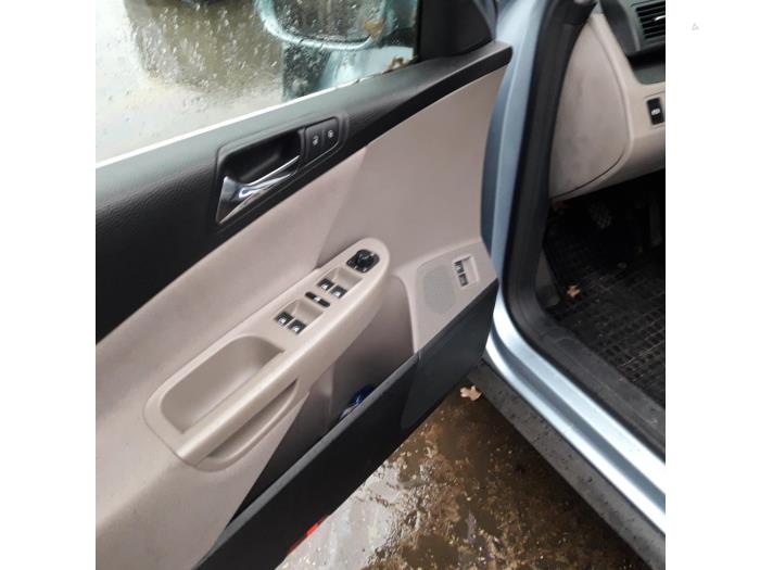 Volkswagen Passat Sloopvoertuig (2007, Blauw)