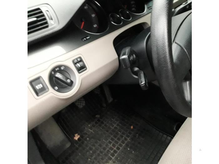 Volkswagen Passat Sloopvoertuig (2007, Blauw)