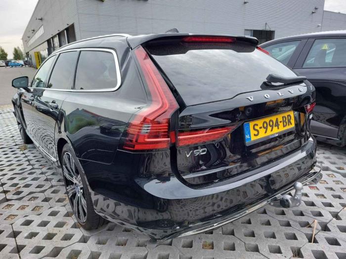 Volvo V90 II 2.0 B5 Mild Hybrid Geartronic 16V Skrotfordon (2023, ZWART)