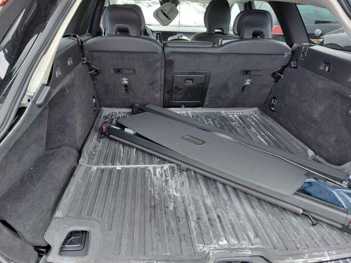 Volvo V90 II 2.0 B5 Mild Hybrid Geartronic 16V Skrotfordon (2023, ZWART)