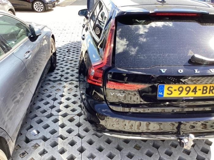 Volvo V90 II 2.0 B5 Mild Hybrid Geartronic 16V Skrotfordon (2023, ZWART)