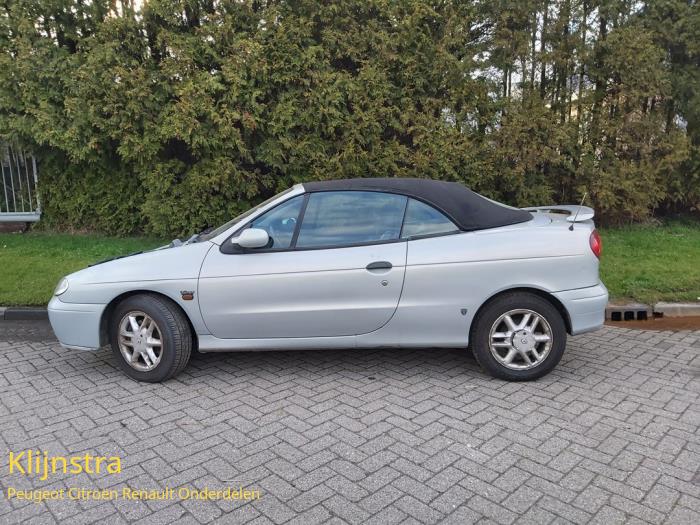Renault Megane 1.6 16V Sport Skrotfordon (2000, GRIJS)