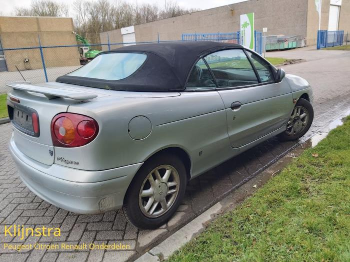 Renault Megane 1.6 16V Sport Skrotfordon (2000, GRIJS)