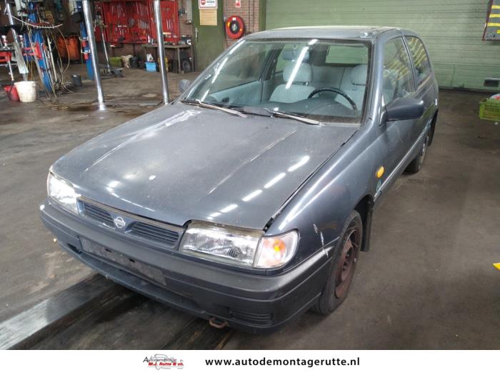 Nissan Sunny (V97048)