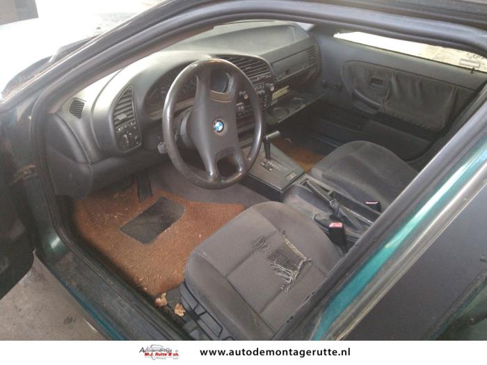 BMW 3 serie 316i Skrotfordon (1993, GROEN)