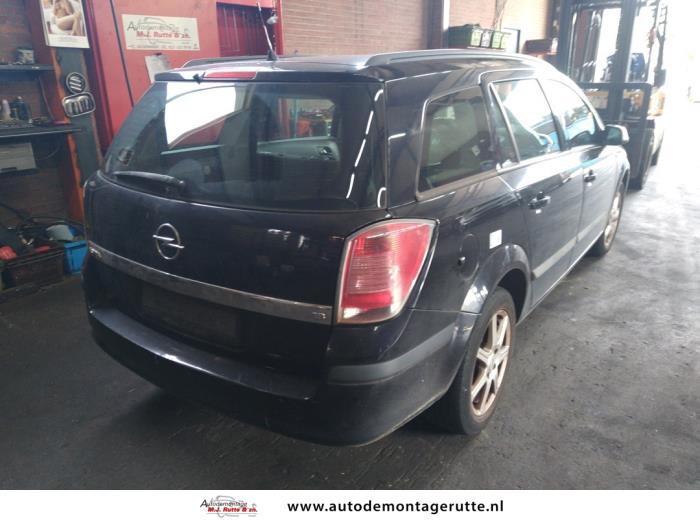 Opel Astra H SW 1.8 16V Samochód złomowany (2004, Czarny)