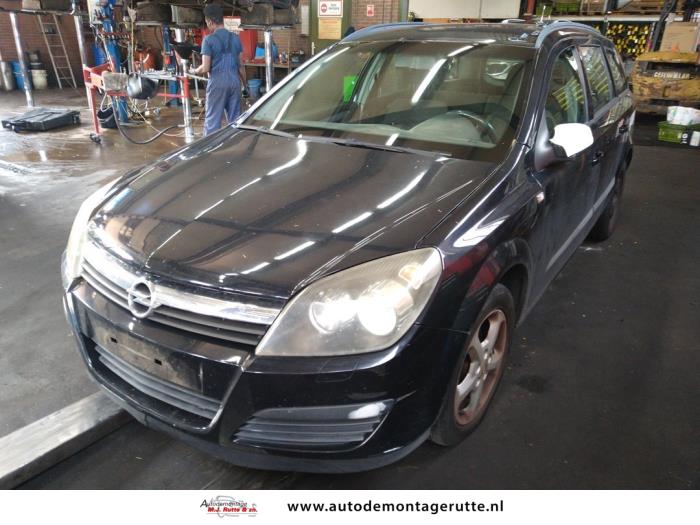 Opel Astra H SW 1.8 16V Samochód złomowany (2004, Czarny)