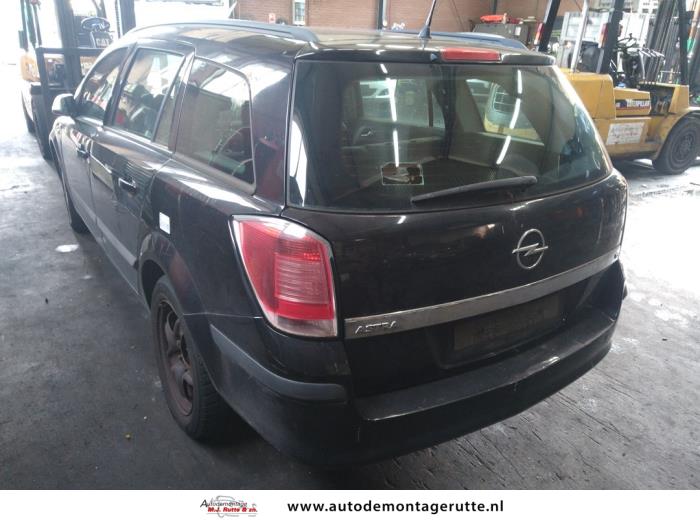 Opel Astra H SW 1.8 16V Samochód złomowany (2004, Czarny)
