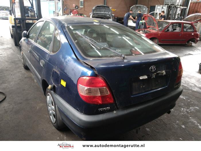 Toyota Avensis 1.8 16V VVT-i Samochód złomowany (2001, Ciemny, Metalik, Niebieski)