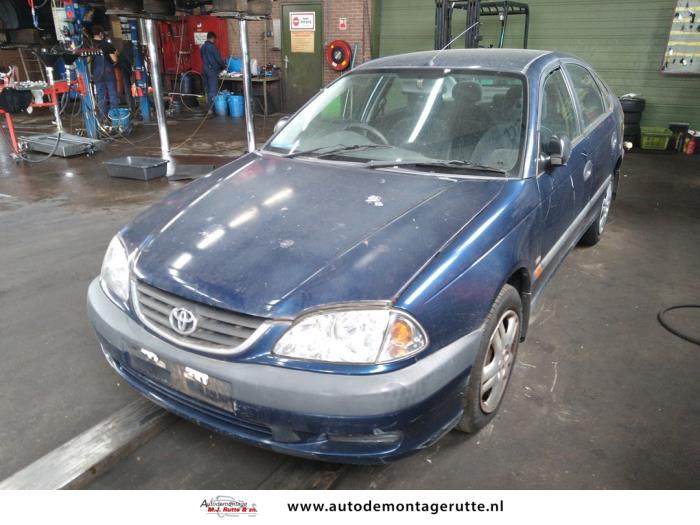 Toyota Avensis 1.8 16V VVT-i Samochód złomowany (2001, Ciemny, Metalik, Niebieski)